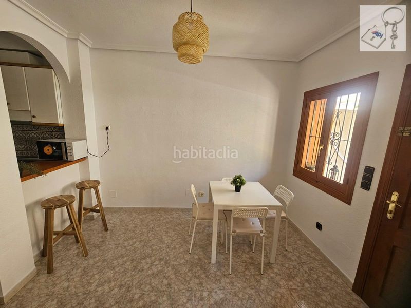Foto 3d9b228b-9948-4b01-9628-097ed6fa0c0e. Casa amb piscina a Playa Flamenca Orihuela