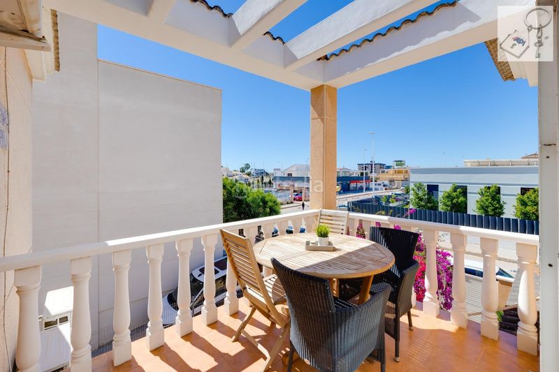 Foto befa7dd4-e873-4d33-ac5f-4baf7286a7ba. Àtic a La Zenia Orihuela