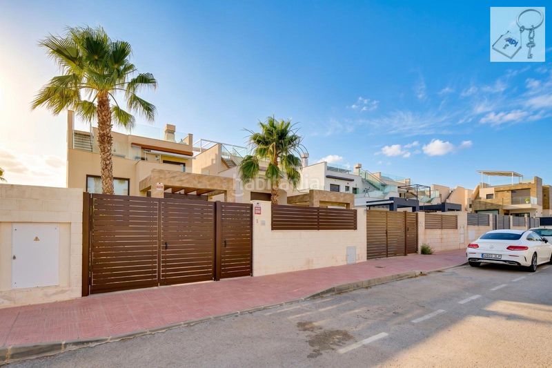 Foto 9ae48ff8-f5e4-4713-93a2-18921ca48640. Casa amb piscina a Rojales