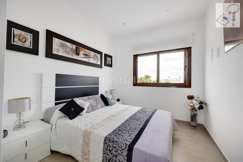 Foto a3825090-a8b1-4bf7-85ef-219e45396d12. Casa amb piscina a Rojales