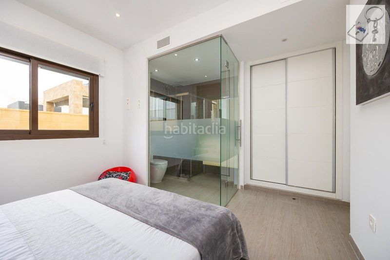 Foto c11f7599-0f9b-4d8b-8f86-64ab94059ac4. Casa amb piscina a Rojales