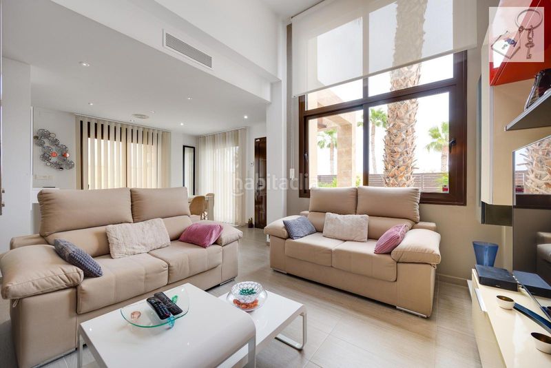 Foto d2ca2c21-4644-4ca0-92f9-10b456d62674. Casa amb piscina a Rojales