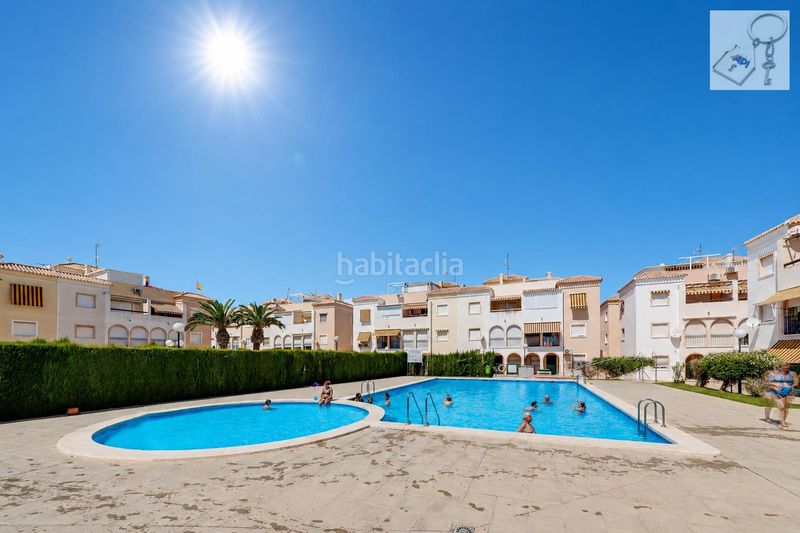 Foto 9890d283-34d2-41d8-a02c-da146723d17b. Casa amb piscina a La Veleta Torrevieja