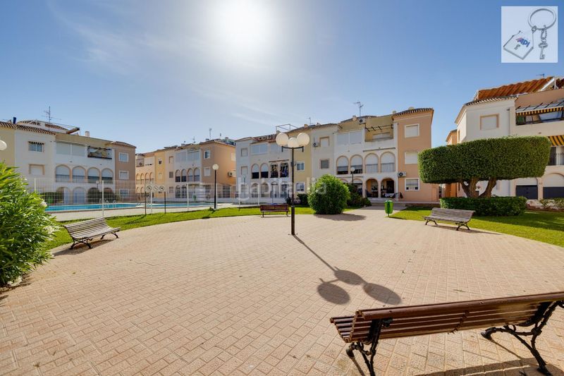 Foto b0048cfa-a3b5-48f6-a66d-51d8ae7e6d8f. Casa amb piscina a La Veleta Torrevieja