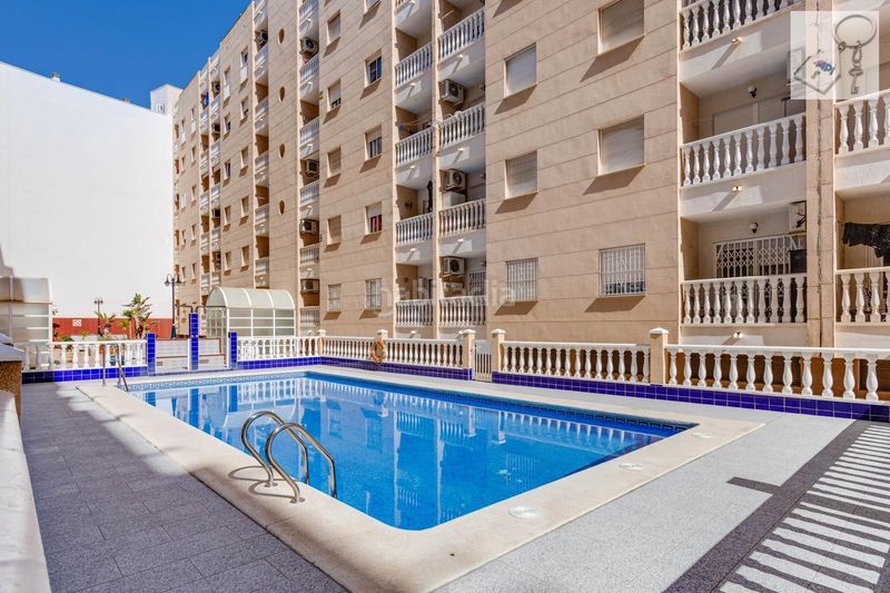 Foto 2f516929-ba52-464a-9521-3bea73b70cee. Apartament amb piscina a Antonio Machado Torrevieja