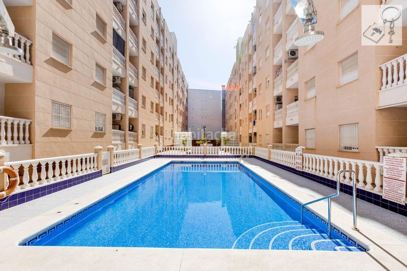 Foto 901f0521-ab54-40e5-9570-edc2ea1e8cbb. Apartament amb piscina a Antonio Machado Torrevieja