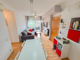 Duplex in Santa Perpètua de Mogoda. "donde comienzan las mejores historias: tu nuevo hogar en santa