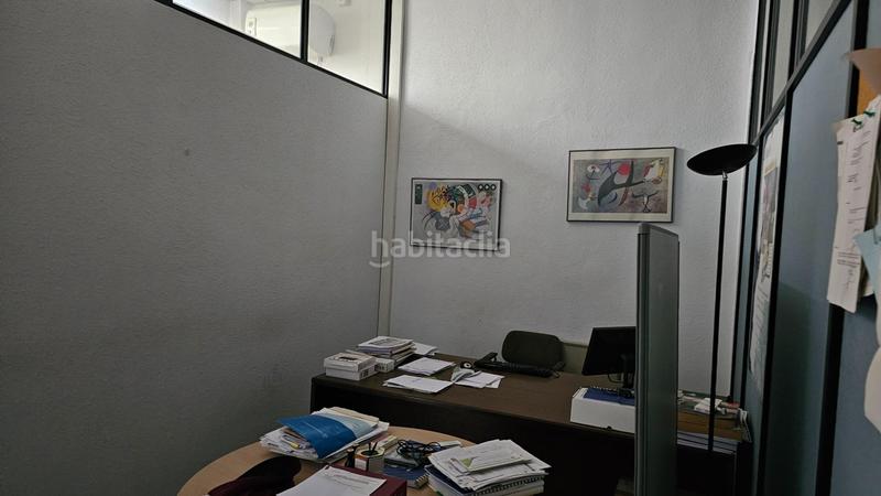 Foto 159fb1da-7d24-4110-9d1a-9985f2401262. Local comercial lonja distribuida en despachos con buena altura en Bilbao