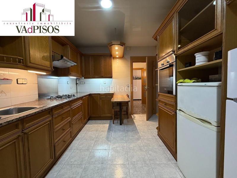 Foto 67aaf40a-cf99-41de-9f5a-c0c35be870fd. Pis a Raval Barcelona