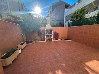 Casa adosada en Centre-Eixample-Can Llobet. Casa unifamiliar en venta de 4h con garaje.
