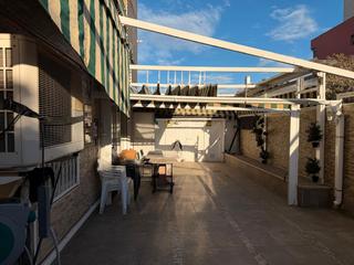 Planta baixa a Can Serra. Bajos seminuevo de 3h con patio y párking.