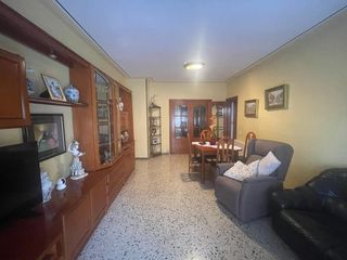 Pis a Conc�rdia. Piso de 4 habitaciones con balc�n