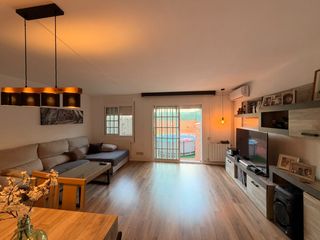 Casa adosada en Sant Andreu-Gass� Vargas. Casa unifamiliar en venta de 4h con garaje.