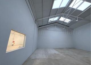 Miete Fabrikhalle in Palou. Nave industrial adosada totalmente reformada en alquiler!