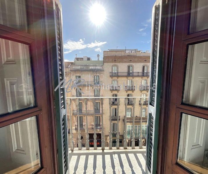 Foto 0837b828-9b76-4c2a-b960-401bdf7e32ea. Ático en calle pelai 5 espectacular piso con licencia turística en el centro en venta! en Barcelona