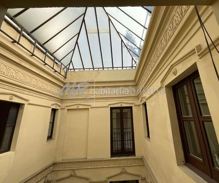 Foto 0a3dffa4-8b37-4aef-9777-06a11a381cbe. Ático en calle pelai 5 espectacular piso con licencia turística en el centro en venta! en Barcelona