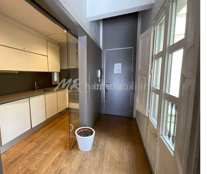 Foto 20154be9-eb11-447f-acaf-e1de79e915b5. Ático en calle pelai 5 espectacular piso con licencia turística en el centro en venta! en Barcelona