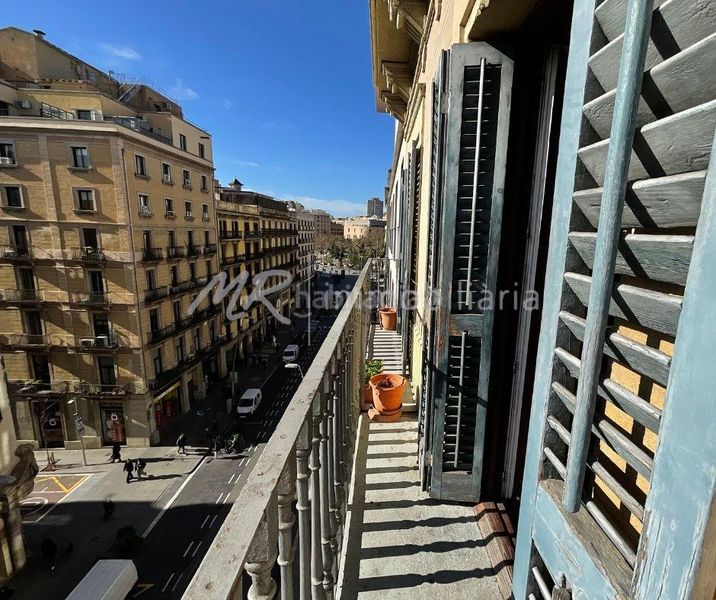 Foto 590fa9dd-0614-4612-b2ca-4b0af5dbf6ca. Ático en calle pelai 5 espectacular piso con licencia turística en el centro en venta! en Barcelona