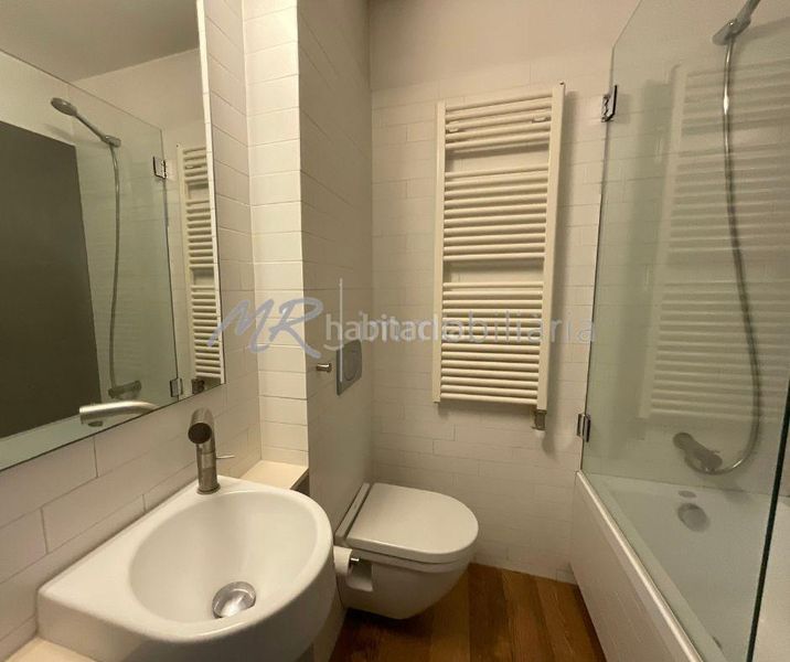 Foto 6aa6e22c-07eb-48a9-b984-3370043bc3e9. Ático en calle pelai 5 espectacular piso con licencia turística en el centro en venta! en Barcelona