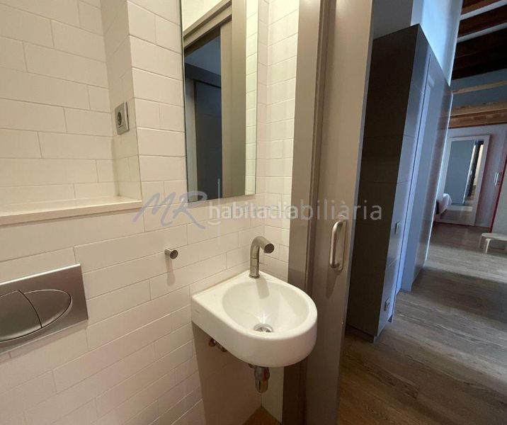 Foto b8007e7f-1398-4ddd-a9d5-45415d119b64. Ático en calle pelai 5 espectacular piso con licencia turística en el centro en venta! en Barcelona