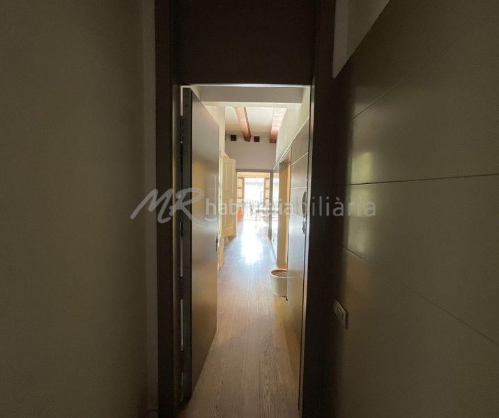 Foto b9a9f979-9938-4465-93b8-efe58e6ee74d. Ático en calle pelai 5 espectacular piso con licencia turística en el centro en venta! en Barcelona