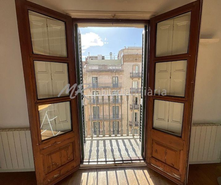 Foto bd431b8b-3825-412d-8bcc-97324e5a19bd. Ático en calle pelai 5 espectacular piso con licencia turística en el centro en venta! en Barcelona