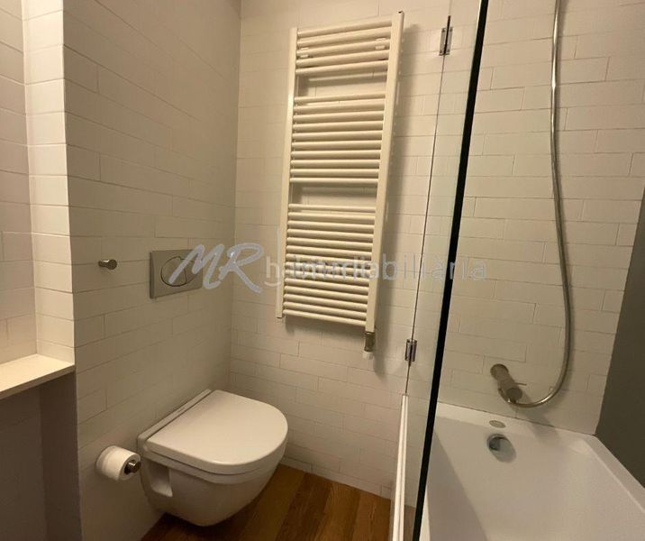 Foto c2bc9e1b-abd8-4cb2-8921-b082a7f51766. Ático en calle pelai 5 espectacular piso con licencia turística en el centro en venta! en Barcelona