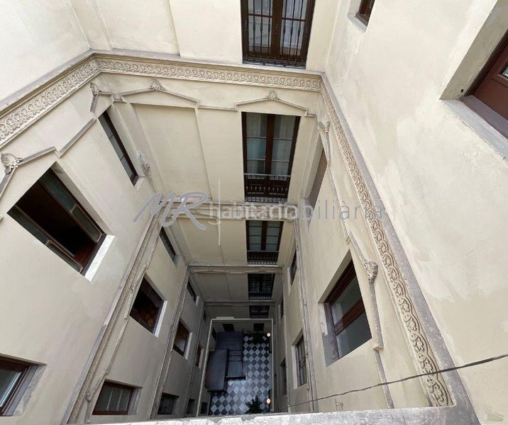 Foto d0276eab-40bf-4646-9336-b7d7f2471c6d. Ático en calle pelai 5 espectacular piso con licencia turística en el centro en venta! en Barcelona