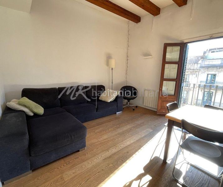 Foto dfbf9164-614d-4e8d-ac77-2caef41c4707. Ático en calle pelai 5 espectacular piso con licencia turística en el centro en venta! en Barcelona