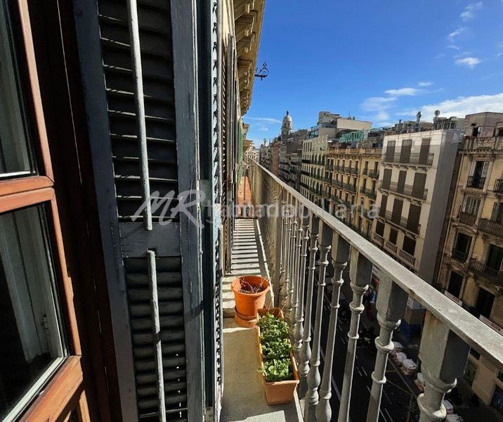 Foto e8866803-8cd2-4b7e-be93-01591deaaf14. Ático en calle pelai 5 espectacular piso con licencia turística en el centro en venta! en Barcelona