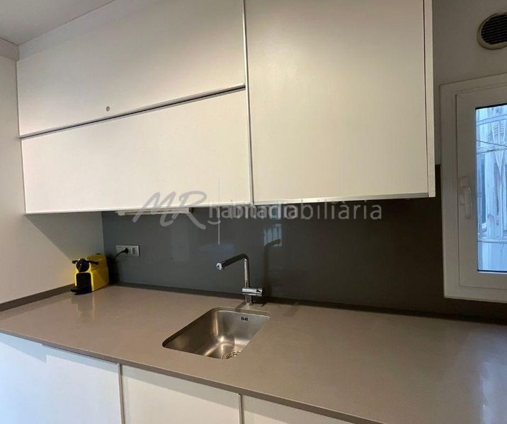 Foto e9667610-2b0f-4faf-b85f-5549a8e5f41e. Ático en calle pelai 5 espectacular piso con licencia turística en el centro en venta! en Barcelona