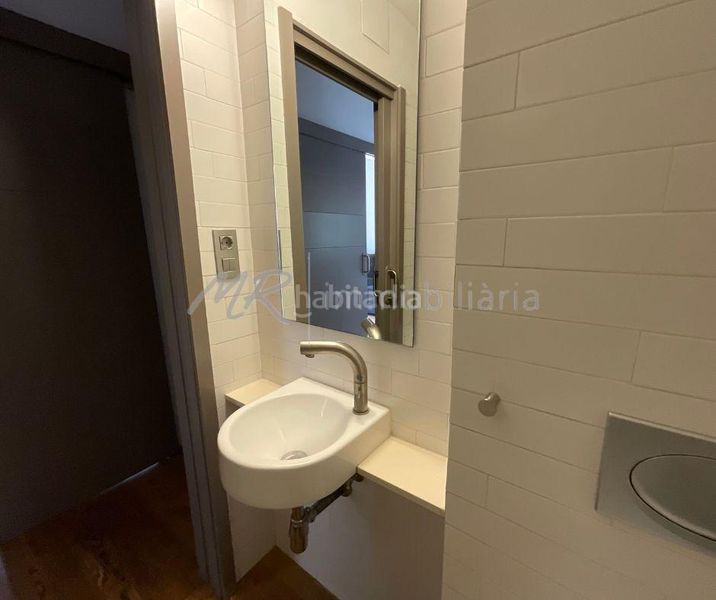Foto ee7a830a-2e45-4c77-8ad8-55f9c5e72f59. Ático en calle pelai 5 espectacular piso con licencia turística en el centro en venta! en Barcelona