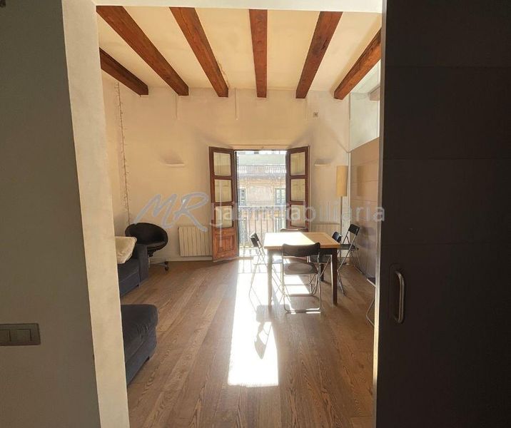 Foto ef9e424d-56eb-49c6-8367-59d4479687f5. Ático en calle pelai 5 espectacular piso con licencia turística en el centro en venta! en Barcelona