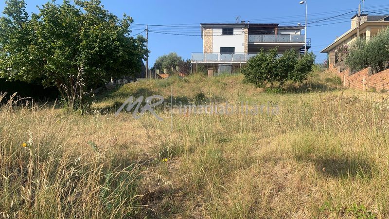 Foto b3b15c3a-253e-4e93-80e3-4df87ba3e7f7. Terreny residencial a Canovelles