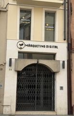 Lloguer Local Comercial a Centre. Local comercial en la porxada de granollers en alquiler!