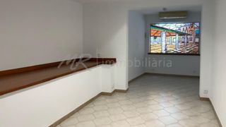 Lloguer Local Comercial a Centre. Local comercial en la porxada de granollers en alquiler!