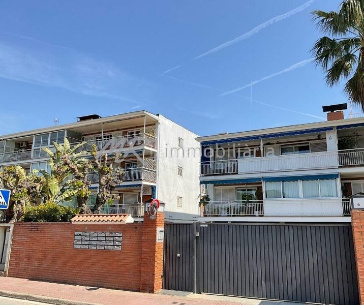 Foto 1de8bbe7-9e8e-481d-b220-9c8b4946e2ce. Àtic amb calefacció aparcament piscina a Gava Mar Gavà