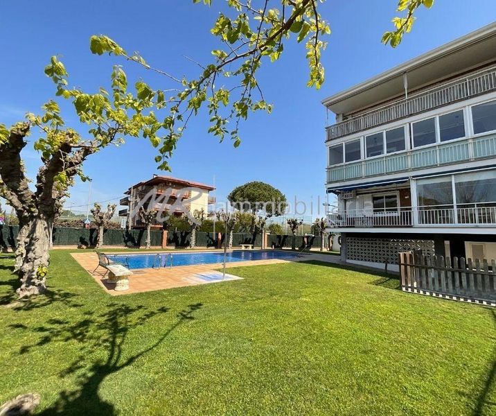 Foto 28ec6522-fcc7-4d5b-a155-465ab1cd00c6. Àtic amb aparcament piscina a Gava Mar Gavà