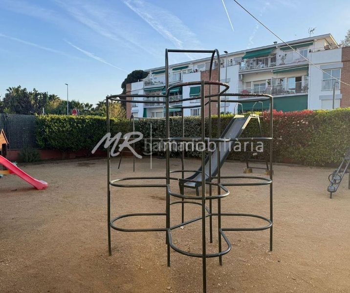 Foto 5913b21b-c281-4070-9ee8-226e3d2448a1. Àtic amb calefacció aparcament piscina a Gava Mar Gavà