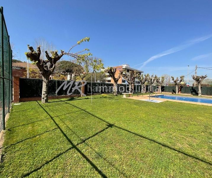 Foto 726beccc-cd3d-442d-838f-c3e9eaa08a4a. Àtic amb aparcament piscina a Gava Mar Gavà