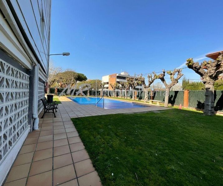Foto 7556a729-e777-488a-a661-dc1fca1f1420. Àtic amb calefacció aparcament piscina a Gava Mar Gavà