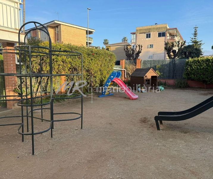 Foto 9abd5264-bb6a-41af-8362-e78b4e2f769c. Àtic amb calefacció aparcament piscina a Gava Mar Gavà