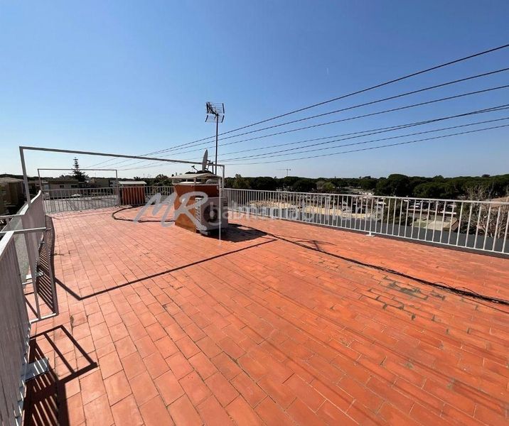 Foto bba5422f-49a2-41f2-9863-abac1397783b. Àtic amb aparcament piscina a Gava Mar Gavà