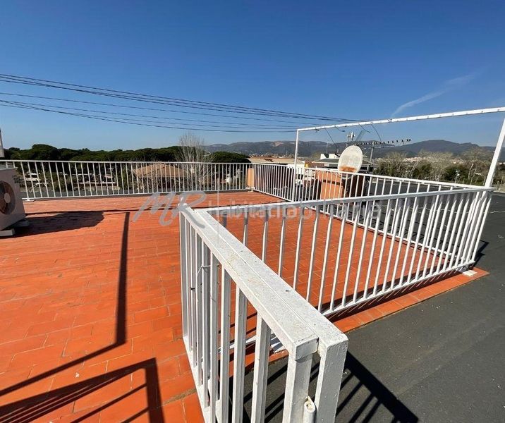 Foto d2e7683d-d574-4192-bc03-5a86b4ef0f89. Àtic amb aparcament piscina a Gava Mar Gavà