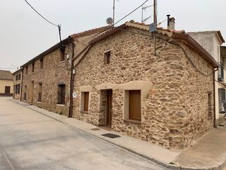Haus in Santa María la Real de Nieva. Casa de piedra reformada completamente