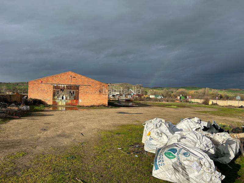 Foto bf05621c-9bec-4d53-b5d0-3f28f9223e4a. Industrial plot in c-605 201 in Área Rural Segovia