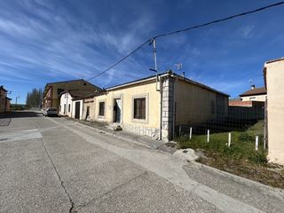 Casa  Calle sol. Casa y pajar con patio central y pozo