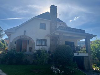 Affitto Chalet  Calle de los balagos. Casa independiente con piscina privada en la sierra de guadarram