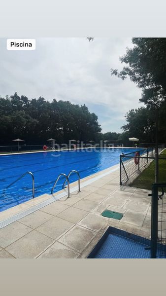 Foto 90794f66-e0f5-4f0a-914a-eb515b6c905c. Xalet amb xemeneia calefacció aparcament piscina a Becerril de la Sierra