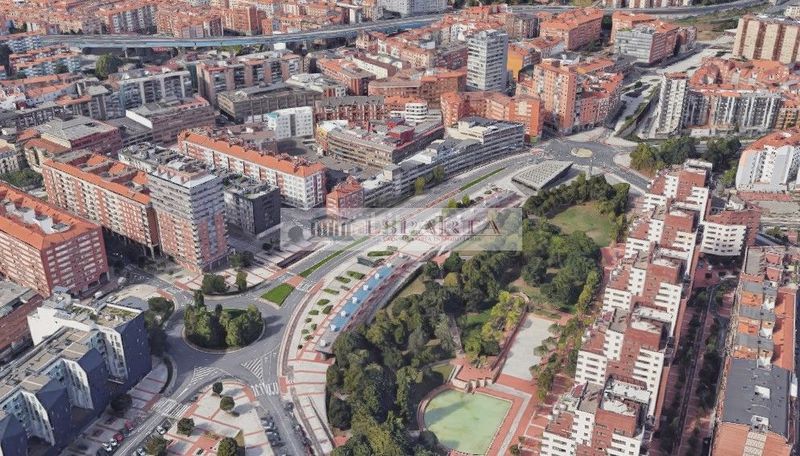 Foto a44b8d18-1e88-4e93-96a7-b43b97f886f1. Capannone industriale in Rekalde Centro Bilbao